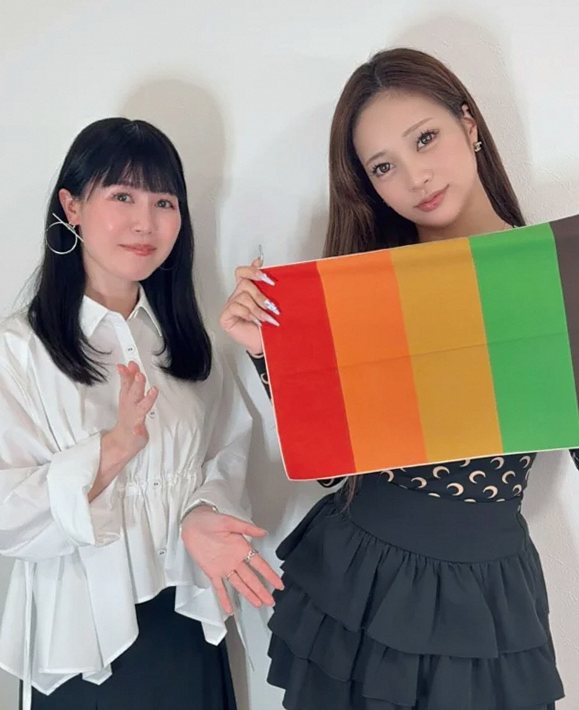 SNS撮影にお越しいただきました！ 診断中はリラックスした雰囲気の中、楽しく撮影を進めることができました。 素敵な機会をいただき、誠にありがとうございます✨ ぜひお似合いのカラーで新しいコスメやファッションをお楽しみください◎ ーーーーーーーーーーーーーーー 「似合う」が分かれば、着たい服も自由自在！ 「私らしく輝ける」個性を活かしたファッションコンサルティング 「似合う×なりたい自分」であなたの魅力を最大限に引き出す カラー・ファッション・メイクをトータルでご提案します。 ・16タイプパーソナルカラー ・顔タイプ診断 ・骨格診断（3タイプ＋7タイプ） ・顔分析メイクレッスン ・ショッピング同行 ・ウエディングアドバイス ・東京渋谷 <保有資格> ・色彩検定１級 ・ラピスアカデミー/CSCAカラースタイル検定１級 ・色彩技能パーソナルカラー検定（モジュール1.2.3） ・顔タイプアドバイザー1級 ・顔タイプウエディングアドバイザー ・骨格診断アドバイザー１級 ・7タイプ骨格診断士 ・メイクアップアドバイザー ⏬メニュー詳細・お申込み・お問合せは プロフィールURL各ページへ @fashionstylepro ーーーーーーーーーーーーーーー #イメージコンサルタント東京 #パーソナルカラー東京 #骨格診断東京 #顔タイプ診断東京 #メイクレッスン東京